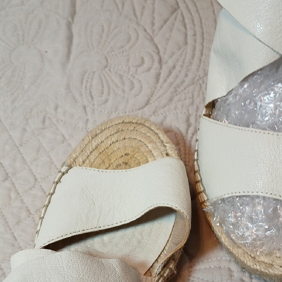 Eileen Fisher Elegant Cream Leather Wedges - Picture 9 of 9